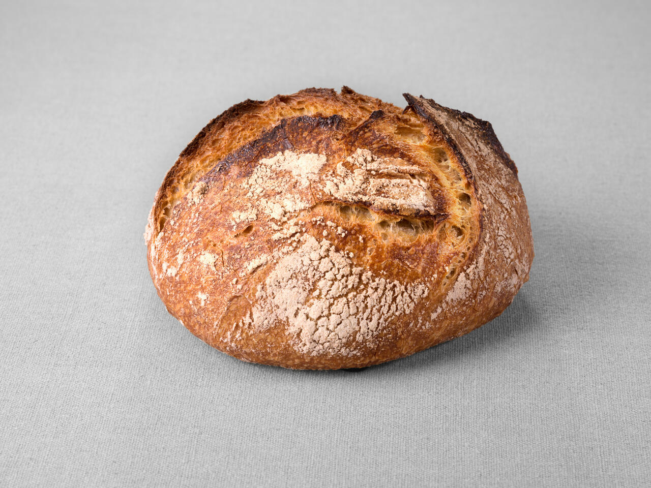 Petit pain campagne issu d'une farine de blé blanche et d'une farine de seigle au pur levain naturel