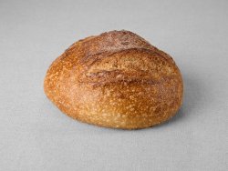 Petit pain issu d'une farine de blé blanche non moulé au pur levain naturel