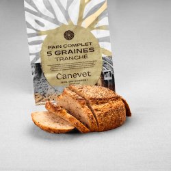Pain complet 5 graines au pur levain naturel tranché avec packaging en arrière plan