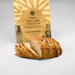 Pain aux graines de lin  au pur levain naturel tranché avec packaging en arrière plan