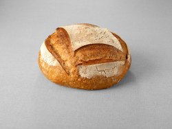 Grand pain issu d'une farine de blé semi complète non moulé au pur levain naturel