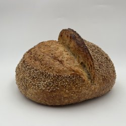 Grand pain blanc aux graines de sésame non moulé au pur levain naturel